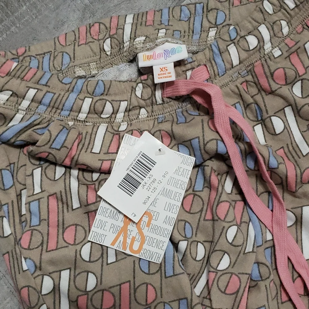 Sweatpants 🥳 - Picture 3 of 5